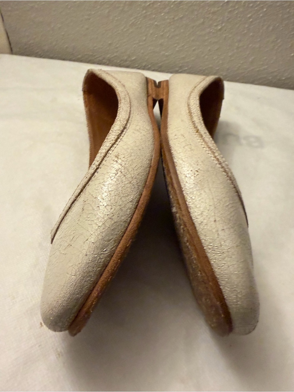 Frye Women’s Cream Ballet Flats - Classic Slip-On Comfort, pre-owned,SZ8 - Picture 4 of 16
